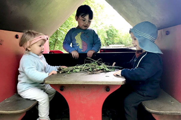 Auf zum Spielplatz! Tageskinder besuchen den Spielplatz. TiG! Kindertagespflege in Braunschweig Gliesmarode Nicole Appel – Kindertagespflege und Tagesmutter für Braunschweig Gliesmarode, Querum, Riddagshausen, Östliches Ringgebiet, Volkmarode, Bienrode, Waggum, Hondelage, Schuntersiedlung, Kralenriede, Dibbesdorf, Schwarzer Berg, Siegfriedviertel, Nordstadt und Schapen