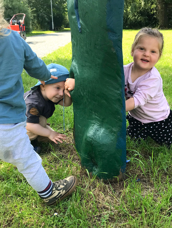 Schönen Sommer! Tageskinder wünschen allen einen schönen Sommer. TiG! Kindertagespflege in Braunschweig Gliesmarode Nicole Appel – Kindertagespflege und Tagesmutter für Braunschweig Gliesmarode, Querum, Riddagshausen, Östliches Ringgebiet, Volkmarode, Bienrode, Waggum, Hondelage, Schuntersiedlung, Kralenriede, Dibbesdorf, Schwarzer Berg, Siegfriedviertel, Nordstadt und Schapen