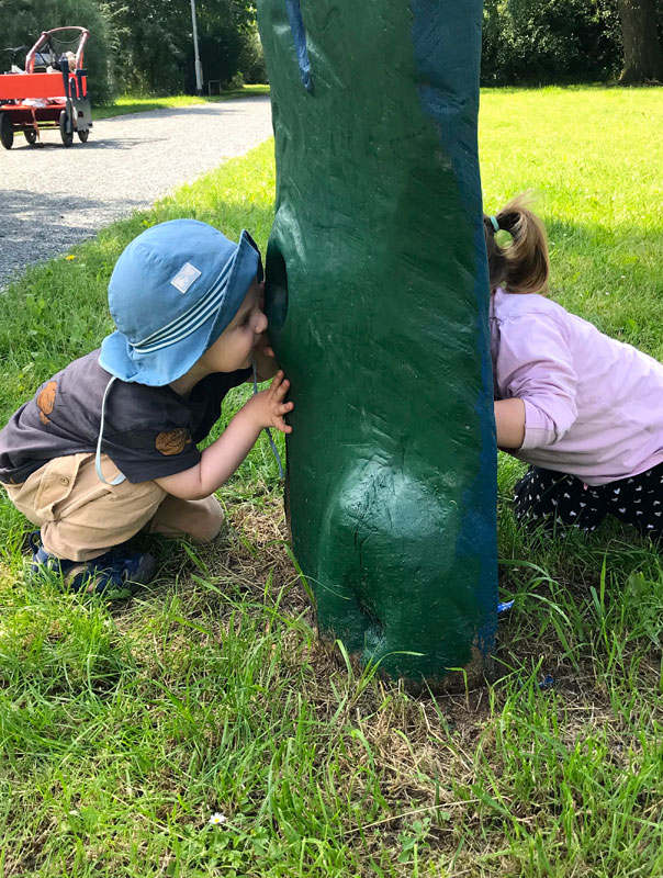 Schönen Sommer! Tageskinder wünschen allen einen schönen Sommer. TiG! Kindertagespflege in Braunschweig Gliesmarode Nicole Appel – Kindertagespflege und Tagesmutter für Braunschweig Gliesmarode, Querum, Riddagshausen, Östliches Ringgebiet, Volkmarode, Bienrode, Waggum, Hondelage, Schuntersiedlung, Kralenriede, Dibbesdorf, Schwarzer Berg, Siegfriedviertel, Nordstadt und Schapen