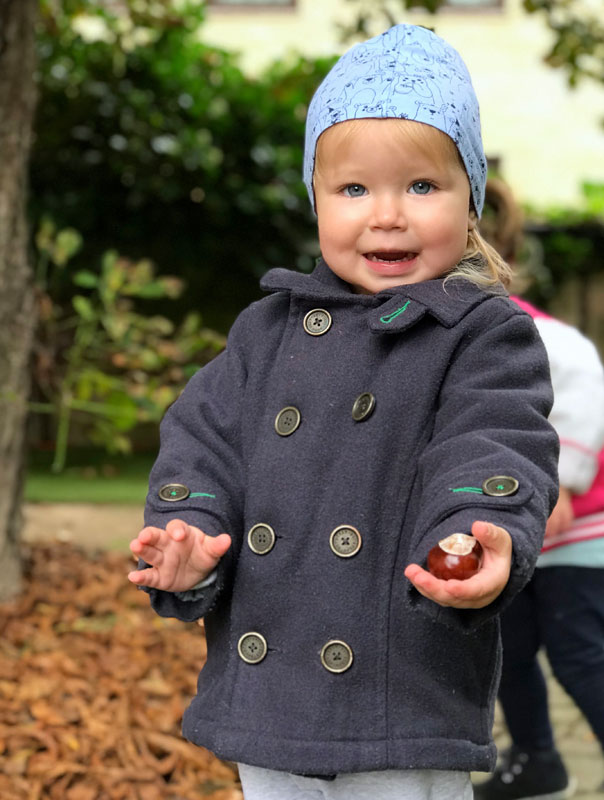 Ki-Ka-Kastaniensammeln! Tageskinder sammeln Kastanien. TiG! Kindertagespflege in Braunschweig Gliesmarode Nicole Appel – Kindertagespflege und Tagesmutter für Braunschweig Gliesmarode, Querum, Riddagshausen, Östliches Ringgebiet, Volkmarode, Bienrode, Waggum, Hondelage, Schuntersiedlung, Kralenriede, Dibbesdorf, Schwarzer Berg, Siegfriedviertel, Nordstadt und Schapen