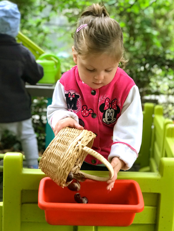 Ki-Ka-Kastaniensammeln! Tageskinder sammeln Kastanien. TiG! Kindertagespflege in Braunschweig Gliesmarode Nicole Appel – Kindertagespflege und Tagesmutter für Braunschweig Gliesmarode, Querum, Riddagshausen, Östliches Ringgebiet, Volkmarode, Bienrode, Waggum, Hondelage, Schuntersiedlung, Kralenriede, Dibbesdorf, Schwarzer Berg, Siegfriedviertel, Nordstadt und Schapen