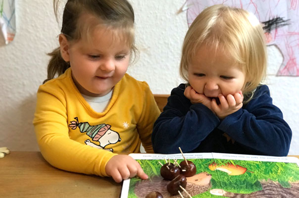 Ki-Ka-Kastanienbasteln! Tageskinder basteln mit Kastanien. TiG! Kindertagespflege in Braunschweig Gliesmarode Nicole Appel – Kindertagespflege und Tagesmutter für Braunschweig Gliesmarode, Querum, Riddagshausen, Östliches Ringgebiet, Volkmarode, Bienrode, Waggum, Hondelage, Schuntersiedlung, Kralenriede, Dibbesdorf, Schwarzer Berg, Siegfriedviertel, Nordstadt und Schapen