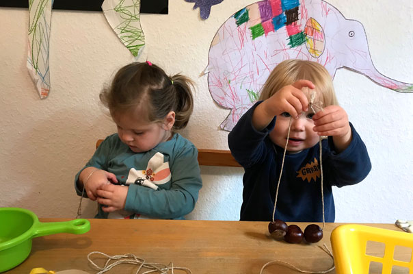 Ki-Ka-Kastanienbasteln! Tageskinder basteln mit Kastanien. TiG! Kindertagespflege in Braunschweig Gliesmarode Nicole Appel – Kindertagespflege und Tagesmutter für Braunschweig Gliesmarode, Querum, Riddagshausen, Östliches Ringgebiet, Volkmarode, Bienrode, Waggum, Hondelage, Schuntersiedlung, Kralenriede, Dibbesdorf, Schwarzer Berg, Siegfriedviertel, Nordstadt und Schapen