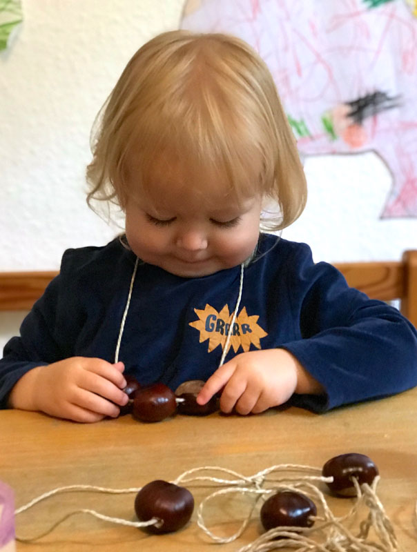 Ki-Ka-Kastanienbasteln! Tageskinder basteln mit Kastanien. TiG! Kindertagespflege in Braunschweig Gliesmarode Nicole Appel – Kindertagespflege und Tagesmutter für Braunschweig Gliesmarode, Querum, Riddagshausen, Östliches Ringgebiet, Volkmarode, Bienrode, Waggum, Hondelage, Schuntersiedlung, Kralenriede, Dibbesdorf, Schwarzer Berg, Siegfriedviertel, Nordstadt und Schapen