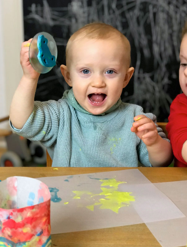 Ich bastele meine Laterne …! Tageskinder basteln Laternen. TiG! Kindertagespflege in Braunschweig Gliesmarode Nicole Appel – Kindertagespflege und Tagesmutter für Braunschweig Gliesmarode, Querum, Riddagshausen, Östliches Ringgebiet, Volkmarode, Bienrode, Waggum, Hondelage, Schuntersiedlung, Kralenriede, Dibbesdorf, Schwarzer Berg, Siegfriedviertel, Nordstadt und Schapen