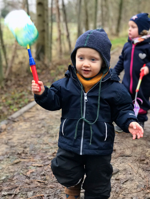 Ich geh mit meiner Laterne …! Tageskinder gehen Laterne. TiG! Kindertagespflege in Braunschweig Gliesmarode Nicole Appel – Kindertagespflege, Krippe und Tagesmutter für Braunschweig Gliesmarode, Querum, Riddagshausen, Östliches Ringgebiet, Volkmarode, Bienrode, Waggum, Hondelage, Schuntersiedlung, Kralenriede, Dibbesdorf, Schwarzer Berg, Siegfriedviertel, Nordstadt und Schapen