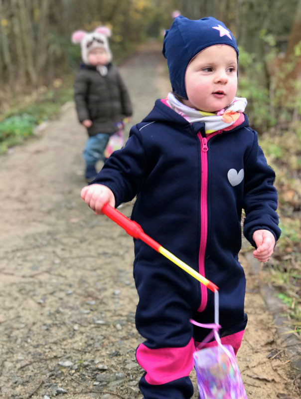 Ich geh mit meiner Laterne …! Tageskinder gehen Laterne. TiG! Kindertagespflege in Braunschweig Gliesmarode Nicole Appel – Kindertagespflege, Krippe und Tagesmutter für Braunschweig Gliesmarode, Querum, Riddagshausen, Östliches Ringgebiet, Volkmarode, Bienrode, Waggum, Hondelage, Schuntersiedlung, Kralenriede, Dibbesdorf, Schwarzer Berg, Siegfriedviertel, Nordstadt und Schapen