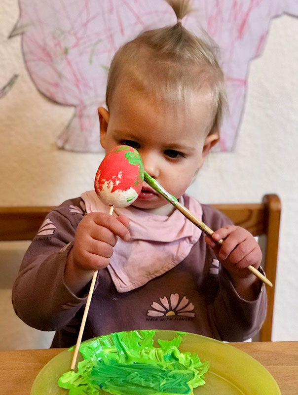 Kunterbunte Ostern! Tageskinder bemalen Ostereier. TiG! Kindertagespflege in Braunschweig Gliesmarode Nicole Appel – Kindertagespflege, Krippe und Tagesmutter für Braunschweig Gliesmarode, Querum, Riddagshausen, Östliches Ringgebiet, Volkmarode, Bienrode, Waggum, Hondelage, Schuntersiedlung, Kralenriede, Dibbesdorf, Schwarzer Berg, Siegfriedviertel, Nordstadt und Schapen