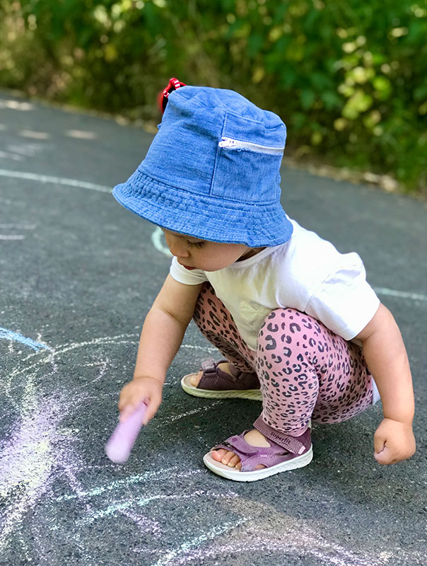 Kleine große Street Art! Tageskinder machen Straßenkunst. TiG! Kindertagespflege in Braunschweig Nicole Appel – Tagespflege, Krippe und Tagesmutter für Braunschweig Gliesmarode, Querum, Riddagshausen, Östliches Ringgebiet, Volkmarode, Bienrode, Waggum, Hondelage, Schuntersiedlung, Kralenriede, Dibbesdorf, Schwarzer Berg, Siegfriedviertel, Nordstadt und Schapen