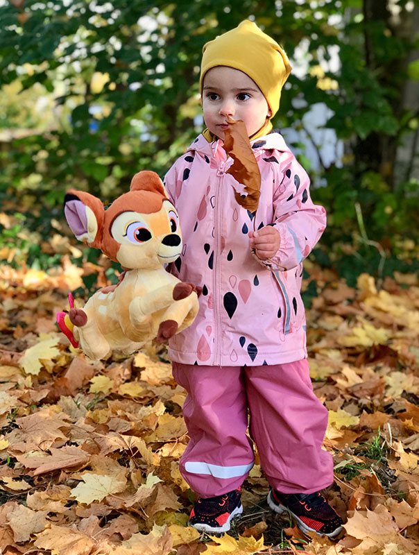 Bunt, bunter, TiG! Tageskinder sammeln buntes Herbstlaub und basteln.