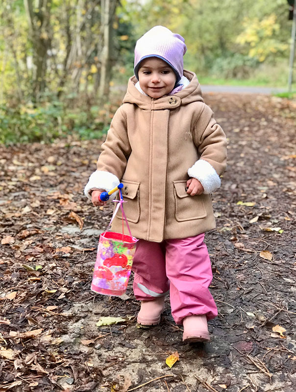 Laterne? Gehen! Die TiG! Tageskinder gehen Laterne. TiG! Kindertagespflege in Braunschweig Nicole Appel – Tagespflege, Krippe und Tagesmutter für Braunschweig Gliesmarode, Querum, Riddagshausen, Östliches Ringgebiet, Volkmarode, Bienrode, Waggum, Hondelage, Schuntersiedlung, Kralenriede, Dibbesdorf, Schwarzer Berg, Siegfriedviertel, Nordstadt und Schapen