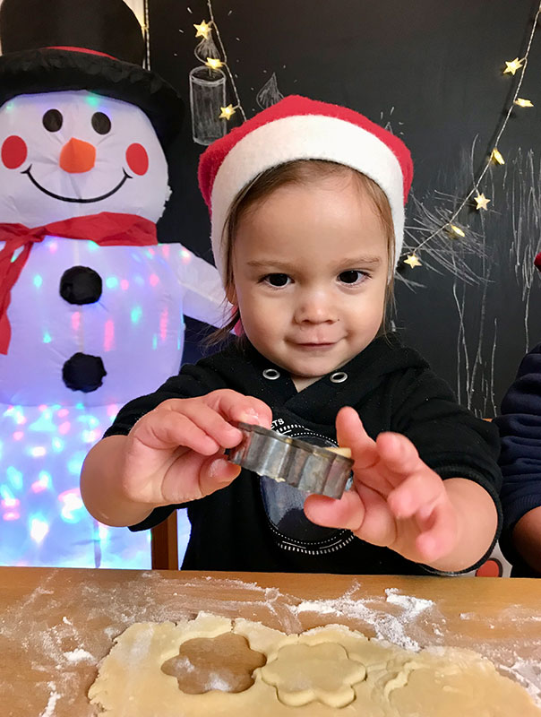 TiG! Tageskinder backen Kekse und wünschen Frohe Weihnachten! TiG! Kindertagespflege in Braunschweig Nicole Appel – Tagespflege, Krippe und Tagesmutter für Braunschweig Gliesmarode, Querum, Riddagshausen, Östliches Ringgebiet, Volkmarode, Bienrode, Waggum, Hondelage, Schuntersiedlung, Kralenriede, Dibbesdorf, Schwarzer Berg, Siegfriedviertel, Nordstadt und Schapen