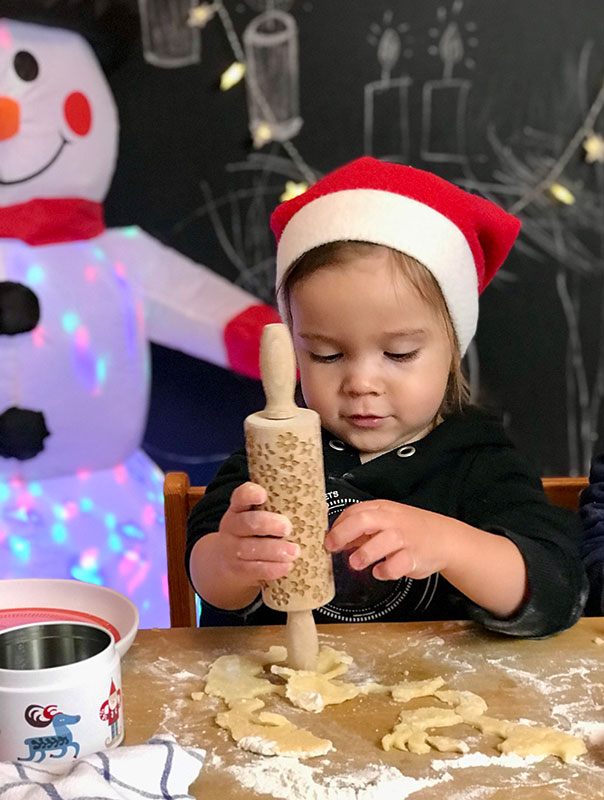 TiG! Tageskinder backen Kekse und wünschen Frohe Weihnachten!