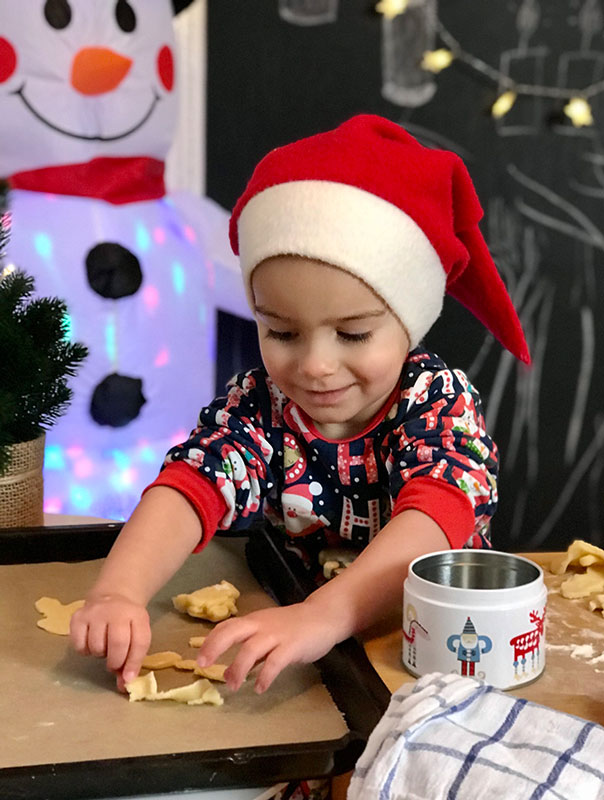 TiG! Tageskinder backen Kekse und wünschen Frohe Weihnachten!