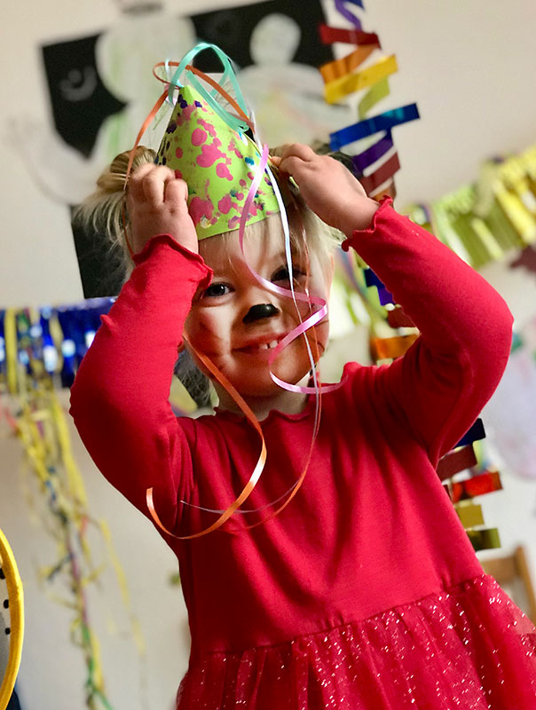 Tageskinder Helau! Die TiG! Tageskinder in Braunschweig feiern mit ihrer Tagesmutter Fasching am Rosenmontag.