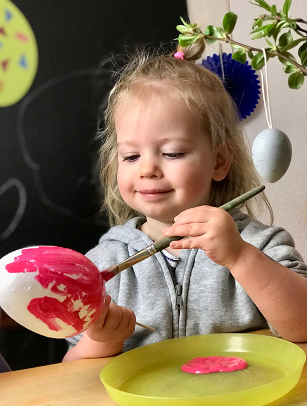 Tolle Ostereier! Die TiG! Tageskinder bemalen Ostereier. TiG! Kindertagespflege in Braunschweig Nicole Appel – Kindertagespflege, Krippe und Tagesmutter für Braunschweig Gliesmarode, Querum, Riddagshausen, Östliches Ringgebiet, Volkmarode, Bienrode, Waggum, Hondelage, Schuntersiedlung, Kralenriede, Dibbesdorf, Schwarzer Berg, Siegfriedviertel, Nordstadt und Schapen