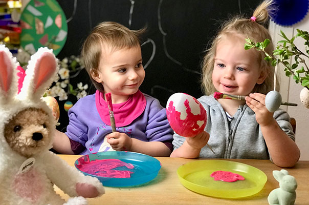 Tolle Ostereier! Die TiG! Tageskinder bemalen Ostereier. TiG! Kindertagespflege in Braunschweig Nicole Appel – Kindertagespflege, Krippe und Tagesmutter für Braunschweig Gliesmarode, Querum, Riddagshausen, Östliches Ringgebiet, Volkmarode, Bienrode, Waggum, Hondelage, Schuntersiedlung, Kralenriede, Dibbesdorf, Schwarzer Berg, Siegfriedviertel, Nordstadt und Schapen