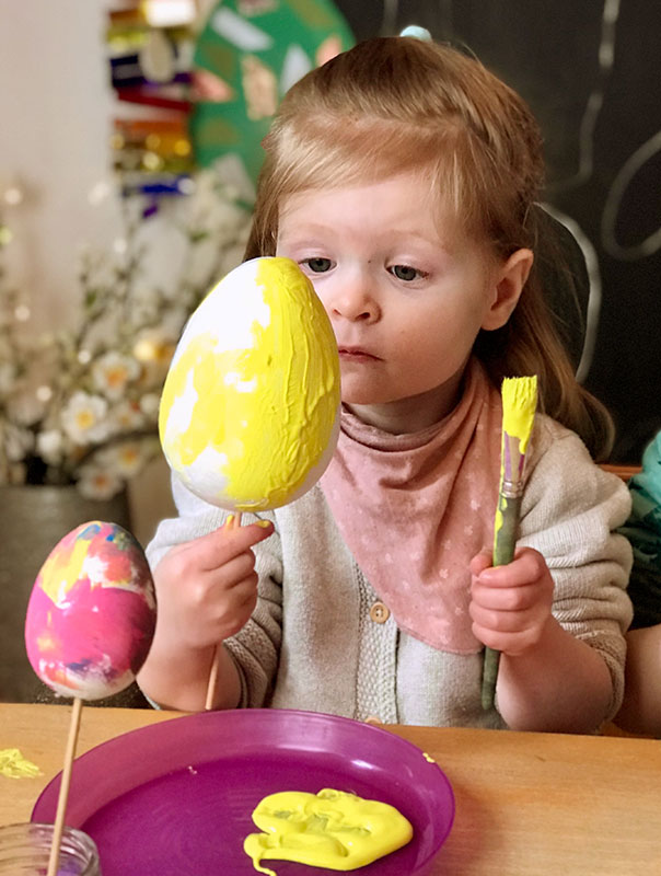 Tolle Ostereier! Die TiG! Tageskinder bemalen Ostereier. TiG! Kindertagespflege in Braunschweig Nicole Appel – Kindertagespflege, Krippe und Tagesmutter für Braunschweig Gliesmarode, Querum, Riddagshausen, Östliches Ringgebiet, Volkmarode, Bienrode, Waggum, Hondelage, Schuntersiedlung, Kralenriede, Dibbesdorf, Schwarzer Berg, Siegfriedviertel, Nordstadt und Schapen