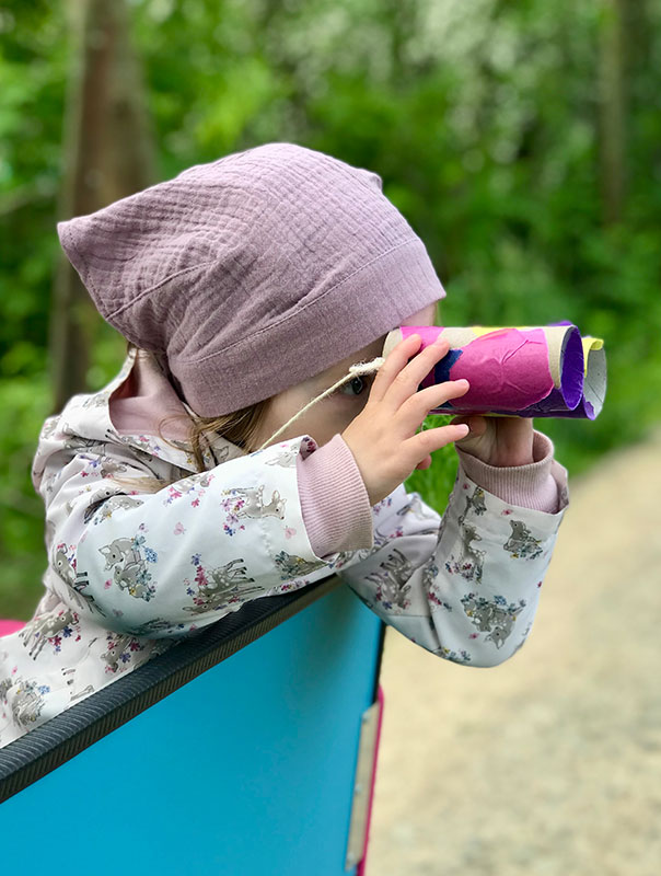 Tageskinder auf Safari! Die TiG! Tageskinder sind mit ihren selbstgebastelten Ferngläsern unterwegs. TiG! Kindertagespflege in Braunschweig Nicole Appel – Kindertagespflege, Krippe und Tagesmutter für Braunschweig Gliesmarode, Querum, Riddagshausen, Östliches Ringgebiet, Volkmarode, Bienrode, Waggum, Hondelage, Schuntersiedlung, Kralenriede, Dibbesdorf, Schwarzer Berg, Siegfriedviertel, Nordstadt und Schapen