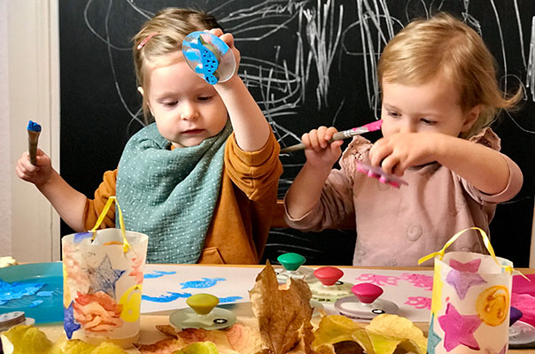 Wir basteln Laternen! Wir TiG! Tageskinder sind mittendrin im Herbst und basteln Laternen zu St. Martin. TiG! Kindertagespflege in Braunschweig Nicole Appel – Kindertagespflege, Krippe und Tagesmutter für Braunschweig Gliesmarode, Querum, Riddagshausen, Östliches Ringgebiet, Volkmarode, Bienrode, Waggum, Hondelage, Schuntersiedlung, Kralenriede, Dibbesdorf, Schwarzer Berg, Siegfriedviertel, Nordstadt und Schapen