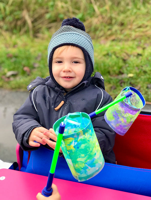 Laterne fahren? Laterne gehen! Wir TiG! Tageskinder sind mit unserer Tagesmutter unterwegs und gehen Laterne. TiG! Kindertagespflege in Braunschweig Nicole Appel – Kindertagespflege, Krippe und Tagesmutter für Braunschweig Gliesmarode, Querum, Riddagshausen, Östliches Ringgebiet, Volkmarode, Bienrode, Waggum, Hondelage, Schuntersiedlung, Kralenriede, Dibbesdorf, Schwarzer Berg, Siegfriedviertel, Nordstadt und Schapen