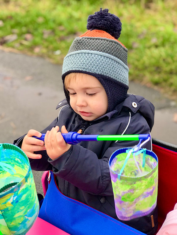 Laterne fahren? Laterne gehen! Wir TiG! Tageskinder sind mit unserer Tagesmutter unterwegs und gehen Laterne. TiG! Kindertagespflege in Braunschweig Nicole Appel – Kindertagespflege, Krippe und Tagesmutter für Braunschweig Gliesmarode, Querum, Riddagshausen, Östliches Ringgebiet, Volkmarode, Bienrode, Waggum, Hondelage, Schuntersiedlung, Kralenriede, Dibbesdorf, Schwarzer Berg, Siegfriedviertel, Nordstadt und Schapen