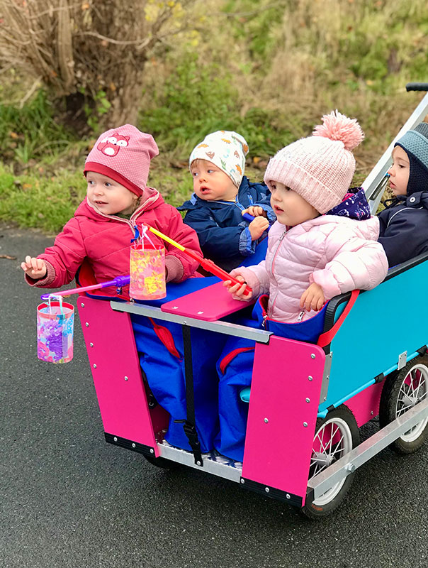 Laterne fahren? Laterne gehen! Wir TiG! Tageskinder sind mit unserer Tagesmutter unterwegs und gehen Laterne. TiG! Kindertagespflege in Braunschweig Nicole Appel – Kindertagespflege, Krippe und Tagesmutter für Braunschweig Gliesmarode, Querum, Riddagshausen, Östliches Ringgebiet, Volkmarode, Bienrode, Waggum, Hondelage, Schuntersiedlung, Kralenriede, Dibbesdorf, Schwarzer Berg, Siegfriedviertel, Nordstadt und Schapen