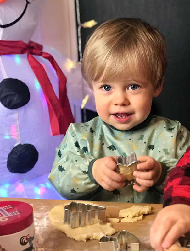 In der Weihnachtsbäckerei! Wir TiG! Tageskinder backen gemeinsam mit unserer Tagesmutter leckere Kekse. TiG! Kindertagespflege in Braunschweig Nicole Appel – Kindertagespflege, Krippe und Tagesmutter für Braunschweig Gliesmarode, Querum, Riddagshausen, Östliches Ringgebiet, Volkmarode, Bienrode, Waggum, Hondelage, Schuntersiedlung, Kralenriede, Dibbesdorf, Schwarzer Berg, Siegfriedviertel, Nordstadt und Schapen