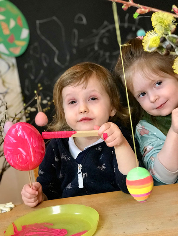 Oh – Ostereier! Wir TiG! Tageskinder bemalen Ostereier für das Osterfest. TiG! Kindertagespflege in Braunschweig Nicole Appel – Kindertagespflege, Krippe und Tagesmutter für Braunschweig Gliesmarode, Querum, Riddagshausen, Östliches Ringgebiet, Volkmarode, Bienrode, Waggum, Hondelage, Schuntersiedlung, Kralenriede, Dibbesdorf, Schwarzer Berg, Siegfriedviertel, Nordstadt und Schapen