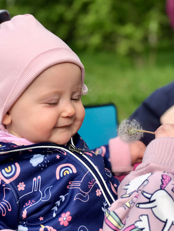 Pusteblumen und Seifenblasen! Wir TiG! Tageskinder pusten Pusteblumen und Seifenblasen, bis wir aus der Puste sind. TiG! Kindertagespflege in Braunschweig Nicole Appel – Kindertagespflege, Krippe und Tagesmutter für Braunschweig Gliesmarode, Querum, Riddagshausen, Östliches Ringgebiet, Volkmarode, Bienrode, Waggum, Hondelage, Schuntersiedlung, Kralenriede, Dibbesdorf, Schwarzer Berg, Siegfriedviertel, Nordstadt und Schapen