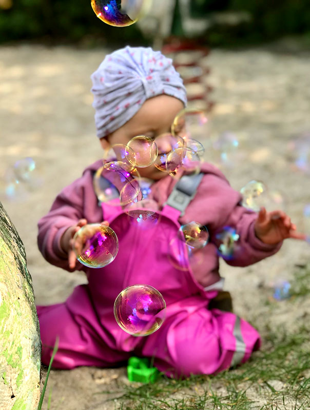 Wir TiG! Tageskinder pusten und pusten in der schönen Natur. TiG! Kindertagespflege in Braunschweig Nicole Appel – Kindertagespflege, Krippe und Tagesmutter für Braunschweig Gliesmarode, Querum, Riddagshausen, Östliches Ringgebiet, Volkmarode, Bienrode, Waggum, Hondelage, Schuntersiedlung, Kralenriede, Dibbesdorf, Schwarzer Berg, Siegfriedviertel, Nordstadt und Schapen