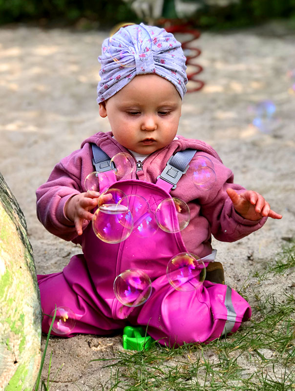 Wir TiG! Tageskinder pusten und pusten in der schönen Natur. TiG! Kindertagespflege in Braunschweig Nicole Appel – Kindertagespflege, Krippe und Tagesmutter für Braunschweig Gliesmarode, Querum, Riddagshausen, Östliches Ringgebiet, Volkmarode, Bienrode, Waggum, Hondelage, Schuntersiedlung, Kralenriede, Dibbesdorf, Schwarzer Berg, Siegfriedviertel, Nordstadt und Schapen