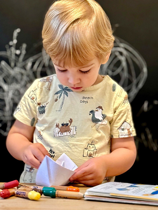 Wasser, Schiffe, Sonnenschein! Wir TiG! Tageskinder basteln und plantschen auf unsere Spielterrasse. TiG! Kindertagespflege in Braunschweig Nicole Appel – Kindertagespflege, Krippe und Tagesmutter für Braunschweig Gliesmarode, Querum, Riddagshausen, Östliches Ringgebiet, Volkmarode, Bienrode, Waggum, Hondelage, Schuntersiedlung, Kralenriede, Dibbesdorf, Schwarzer Berg, Siegfriedviertel, Nordstadt und Schapen