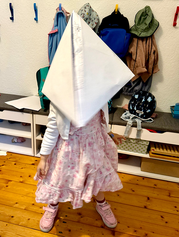 Wasser, Schiffe, Sonnenschein! Wir TiG! Tageskinder basteln und plantschen auf unsere Spielterrasse. TiG! Kindertagespflege in Braunschweig Nicole Appel – Kindertagespflege, Krippe und Tagesmutter für Braunschweig Gliesmarode, Querum, Riddagshausen, Östliches Ringgebiet, Volkmarode, Bienrode, Waggum, Hondelage, Schuntersiedlung, Kralenriede, Dibbesdorf, Schwarzer Berg, Siegfriedviertel, Nordstadt und Schapen