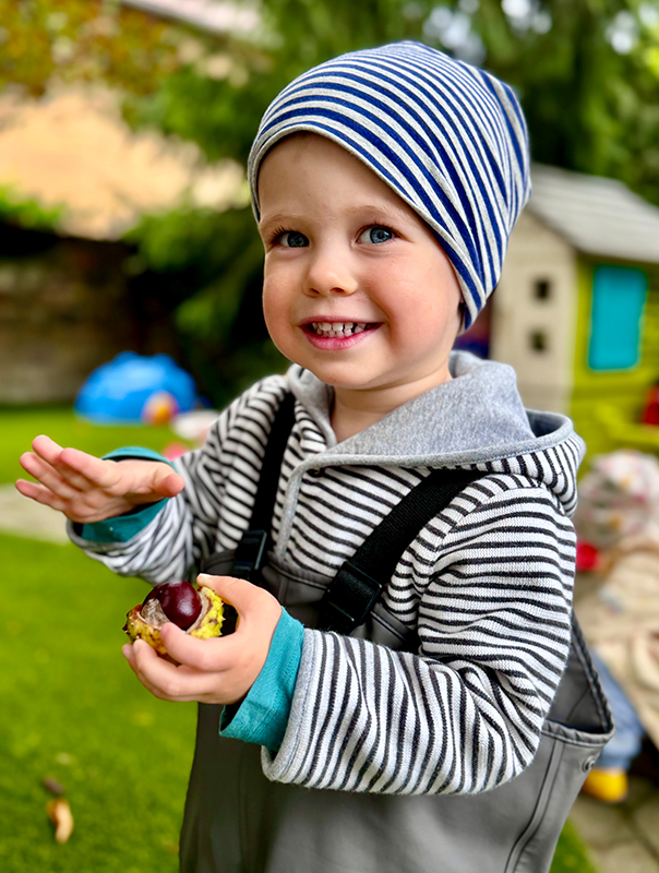 Bäumchen, rüttel dich! Wir Tageskinder finden eine Kastanienkette. TiG! Kindertagespflege in Braunschweig Nicole Appel – Kindertagespflege, Krippe und Tagesmutter für Braunschweig Gliesmarode, Querum, Riddagshausen, Östliches Ringgebiet, Volkmarode, Bienrode, Waggum, Hondelage, Schuntersiedlung, Kralenriede, Dibbesdorf, Schwarzer Berg, Siegfriedviertel, Nordstadt und Schapen