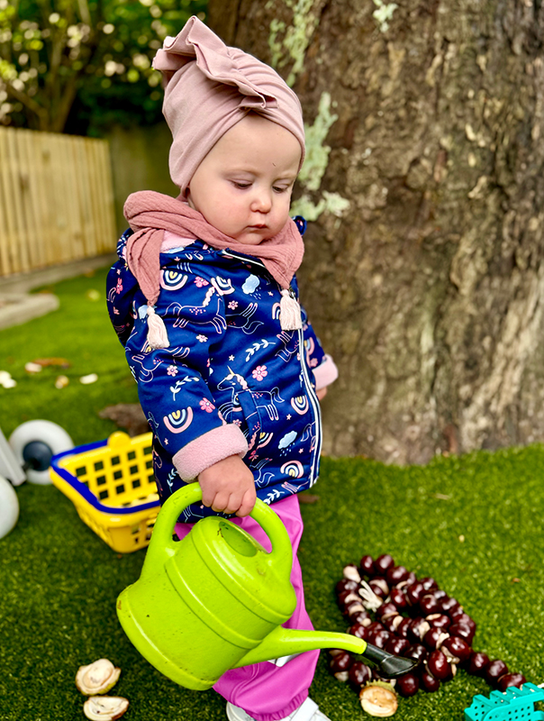 Bäumchen, rüttel dich! Wir Tageskinder finden eine Kastanienkette. TiG! Kindertagespflege in Braunschweig Nicole Appel – Kindertagespflege, Krippe und Tagesmutter für Braunschweig Gliesmarode, Querum, Riddagshausen, Östliches Ringgebiet, Volkmarode, Bienrode, Waggum, Hondelage, Schuntersiedlung, Kralenriede, Dibbesdorf, Schwarzer Berg, Siegfriedviertel, Nordstadt und Schapen