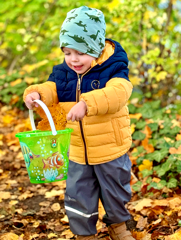 Bunt ist der Herbst! Wir Tageskinder sammeln bunte Herbstblätter in der Natur. TiG! Kindertagespflege in Braunschweig Nicole Appel – Kindertagespflege, Krippe und Tagesmutter für Braunschweig Gliesmarode, Querum, Riddagshausen, Östliches Ringgebiet, Volkmarode, Bienrode, Waggum, Hondelage, Schuntersiedlung, Kralenriede, Dibbesdorf, Schwarzer Berg, Siegfriedviertel, Nordstadt und Schapen