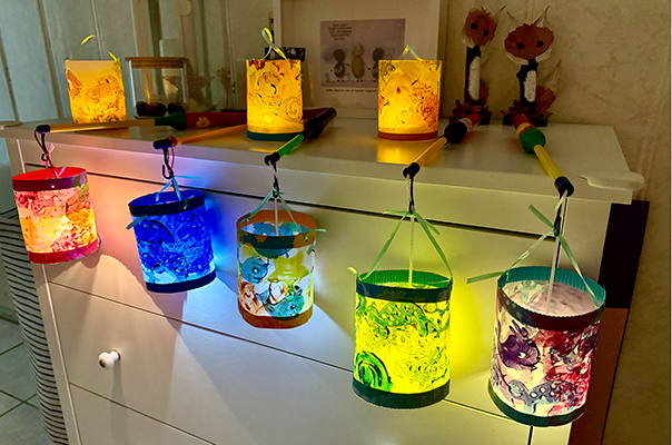 Wir Tageskinder künstlern unsere Laternen bunt. TiG! Kindertagespflege in Braunschweig Nicole Appel – Kindertagespflege, Krippe und Tagesmutter für Braunschweig Gliesmarode, Querum, Riddagshausen, Östliches Ringgebiet, Volkmarode, Bienrode, Waggum, Hondelage, Schuntersiedlung, Kralenriede, Dibbesdorf, Schwarzer Berg, Siegfriedviertel, Nordstadt und Schapen
