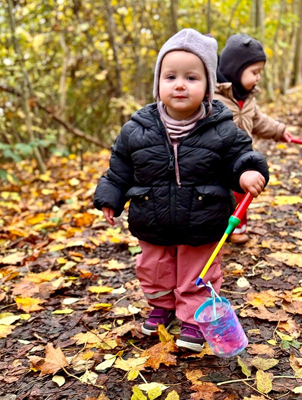 Wir Tageskinder sind leuchtend mit unseren Laternen unterwegs. TiG! Kindertagespflege in Braunschweig Nicole Appel – Kindertagespflege, Krippe und Tagesmutter für Braunschweig Gliesmarode, Querum, Riddagshausen, Östliches Ringgebiet, Volkmarode, Bienrode, Waggum, Hondelage, Schuntersiedlung, Kralenriede, Dibbesdorf, Schwarzer Berg, Siegfriedviertel, Nordstadt und Schapen
