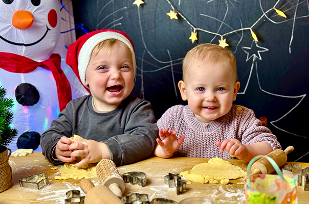 In der Weihnachtsbäckerei! Wir Tageskinder sind in Weihnachtsstimmung. TiG! Kindertagespflege in Braunschweig Nicole Appel – Kindertagespflege, Krippe und Tagesmutter für Braunschweig Gliesmarode, Querum, Riddagshausen, Östliches Ringgebiet, Volkmarode, Bienrode, Waggum, Hondelage, Schuntersiedlung, Kralenriede, Dibbesdorf, Schwarzer Berg, Siegfriedviertel, Nordstadt und Schapen