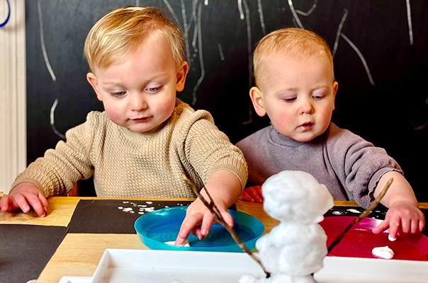 Es schneit! Wir Tageskinder sind draußen und drinnen im und mit Schnee unterwegs TiG! Kindertagespflege in Braunschweig Nicole Appel – Kindertagespflege, Krippe und Tagesmutter für Braunschweig Gliesmarode, Querum, Riddagshausen, Östliches Ringgebiet, Volkmarode, Bienrode, Waggum, Hondelage, Schuntersiedlung, Kralenriede, Dibbesdorf, Schwarzer Berg, Siegfriedviertel, Nordstadt und Schapen