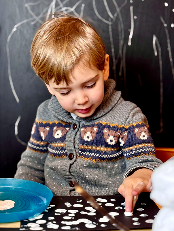 Wir Tageskinder sind draußen und drinnen im und mit Schnee unterwegs TiG! Kindertagespflege in Braunschweig Nicole Appel – Kindertagespflege, Krippe und Tagesmutter für Braunschweig Gliesmarode, Querum, Riddagshausen, Östliches Ringgebiet, Volkmarode, Bienrode, Waggum, Hondelage, Schuntersiedlung, Kralenriede, Dibbesdorf, Schwarzer Berg, Siegfriedviertel, Nordstadt und Schapen