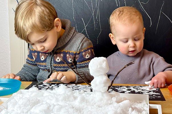 Wir Tageskinder sind draußen und drinnen im und mit Schnee unterwegs TiG! Kindertagespflege in Braunschweig Nicole Appel – Kindertagespflege, Krippe und Tagesmutter für Braunschweig Gliesmarode, Querum, Riddagshausen, Östliches Ringgebiet, Volkmarode, Bienrode, Waggum, Hondelage, Schuntersiedlung, Kralenriede, Dibbesdorf, Schwarzer Berg, Siegfriedviertel, Nordstadt und Schapen