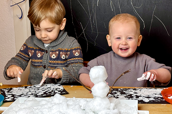Es schneit! Wir Tageskinder sind draußen und drinnen im und mit Schnee unterwegs TiG! Kindertagespflege in Braunschweig Nicole Appel – Kindertagespflege, Krippe und Tagesmutter für Braunschweig Gliesmarode, Querum, Riddagshausen, Östliches Ringgebiet, Volkmarode, Bienrode, Waggum, Hondelage, Schuntersiedlung, Kralenriede, Dibbesdorf, Schwarzer Berg, Siegfriedviertel, Nordstadt und Schapen