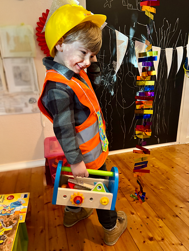 Wir Tageskinder tanzen und lachen und machen eine Karnevalsparty! TiG! Kindertagespflege in Braunschweig Nicole Appel – Kindertagespflege, Krippe und Tagesmutter für Braunschweig Gliesmarode, Querum, Riddagshausen, Östliches Ringgebiet, Volkmarode, Bienrode, Waggum, Hondelage, Schuntersiedlung, Kralenriede, Dibbesdorf, Schwarzer Berg, Siegfriedviertel, Nordstadt und Schapen