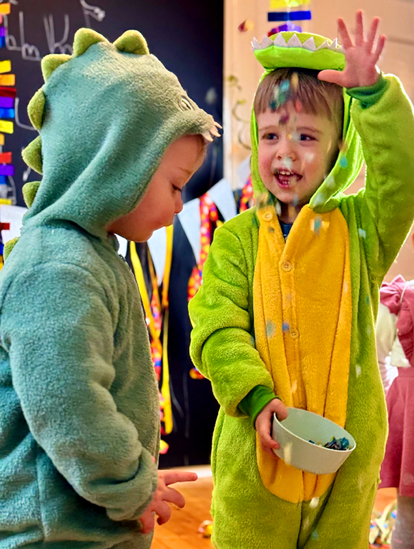 Wir feiern Fasching! Wir Tageskinder tanzen und lachen und machen Party! TiG! Kindertagespflege in Braunschweig Nicole Appel – Kindertagespflege, Krippe und Tagesmutter für Braunschweig Gliesmarode, Querum, Riddagshausen, Östliches Ringgebiet, Volkmarode, Bienrode, Waggum, Hondelage, Schuntersiedlung, Kralenriede, Dibbesdorf, Schwarzer Berg, Siegfriedviertel, Nordstadt und Schapen