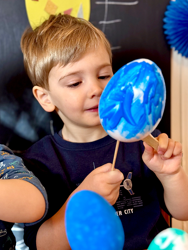 Frooohe Ooostern! Wir Tageskinder bemalen Ostereier. TiG! Kindertagespflege in Braunschweig Nicole Appel – Kindertagespflege, Krippe und Tagesmutter für Braunschweig Gliesmarode, Querum, Riddagshausen, Östliches Ringgebiet, Volkmarode, Bienrode, Waggum, Hondelage, Schuntersiedlung, Kralenriede, Dibbesdorf, Schwarzer Berg, Siegfriedviertel, Nordstadt und Schapen
