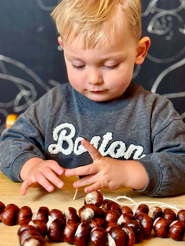 Wir Tageskinder basteln. TiG! Kindertagespflege in Braunschweig Nicole Appel – Kindertagespflege, Krippe und Tagesmutter für Braunschweig Gliesmarode, Querum, Riddagshausen, Östliches Ringgebiet, Volkmarode, Bienrode, Waggum, Hondelage, Schuntersiedlung, Kralenriede, Dibbesdorf, Schwarzer Berg, Siegfriedviertel, Nordstadt und Schapen