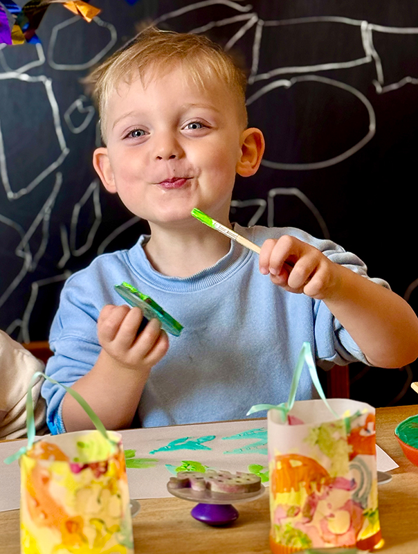 Wir stempeln unsere Laternen! Ahoi TiG! Kindertagespflege Braunschweig Gliesmarode – Krippe, Tagesmutter Nicole Appel Ahoi TiG! Kindertagespflege in Braunschweig Nicole Appel – Kindertagespflege, Krippe und Tagesmutter für Braunschweig Gliesmarode, Querum, Riddagshausen, Östliches Ringgebiet, Volkmarode, Bienrode, Waggum, Hondelage, Schuntersiedlung, Kralenriede, Dibbesdorf, Schwarzer Berg, Siegfriedviertel, Nordstadt und Schapen