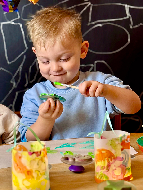 Wir stempeln unsere Laternen! Ahoi TiG! Kindertagespflege Braunschweig Gliesmarode – Krippe, Tagesmutter Nicole Appel Ahoi TiG! Kindertagespflege in Braunschweig Nicole Appel – Kindertagespflege, Krippe und Tagesmutter für Braunschweig Gliesmarode, Querum, Riddagshausen, Östliches Ringgebiet, Volkmarode, Bienrode, Waggum, Hondelage, Schuntersiedlung, Kralenriede, Dibbesdorf, Schwarzer Berg, Siegfriedviertel, Nordstadt und Schapen